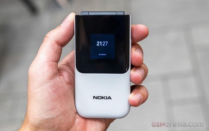 Nokia播放绚丽多彩！翻盖式双屏幕新手机上市：长相极高，价钱仅700