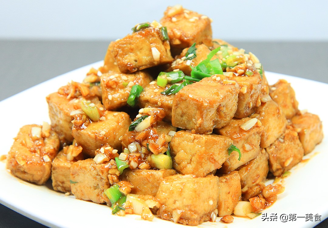 How to fry tofu in a nonstick pan without breaking, the chef shares