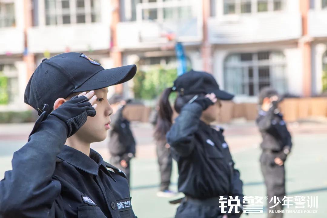 锐警少年警训：海珠区新港中路小学假前安全特警护卫营圆满收官