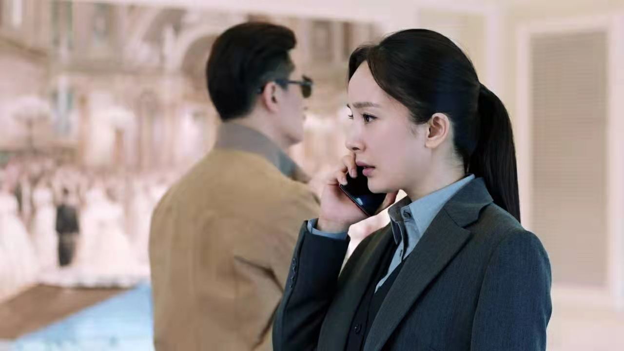 杨幂《暴风眼》第一集播出，七个不合理之处让