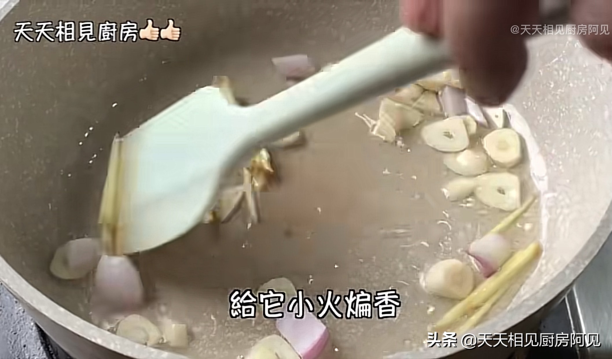 清蒸雞就是這麼簡單，做法步驟都在這，雞肉嫩滑，每次一隻不夠吃