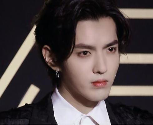 一名叫吴亦凡的加拿大籍男子，在中国疫情好转