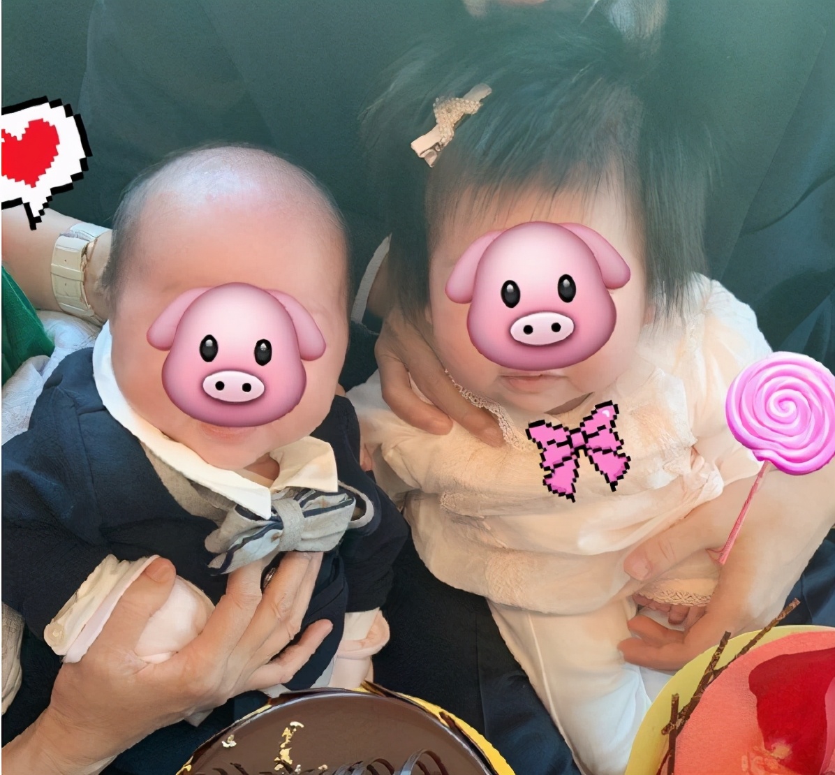 賭王1歲長孫罕見現身！ 一身藍色套裝乘坐私人飛機，還同框小小春