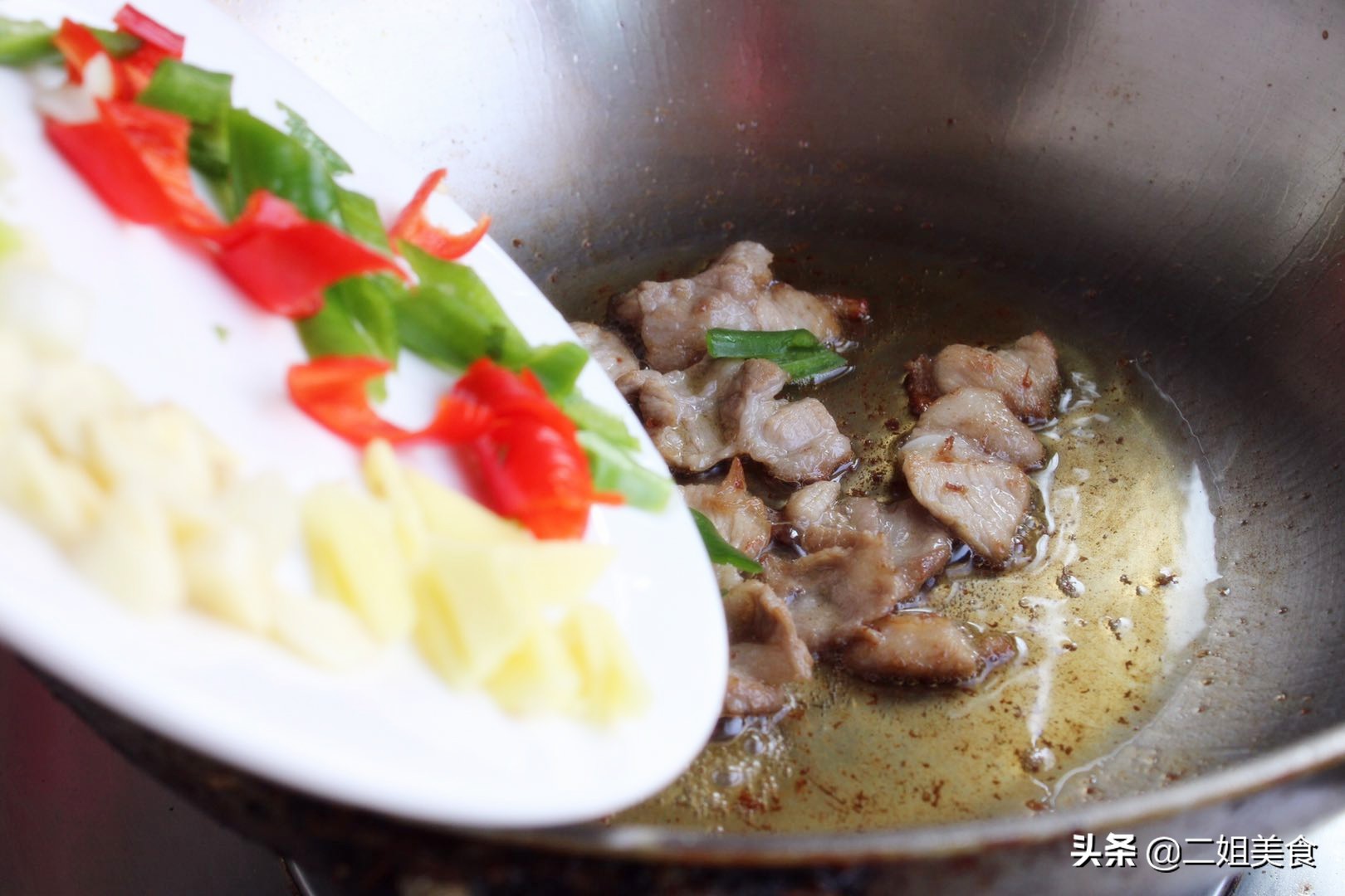炒土豆片，牢记别直接下锅炒，多做一步，土豆片入味还解馋，好吃