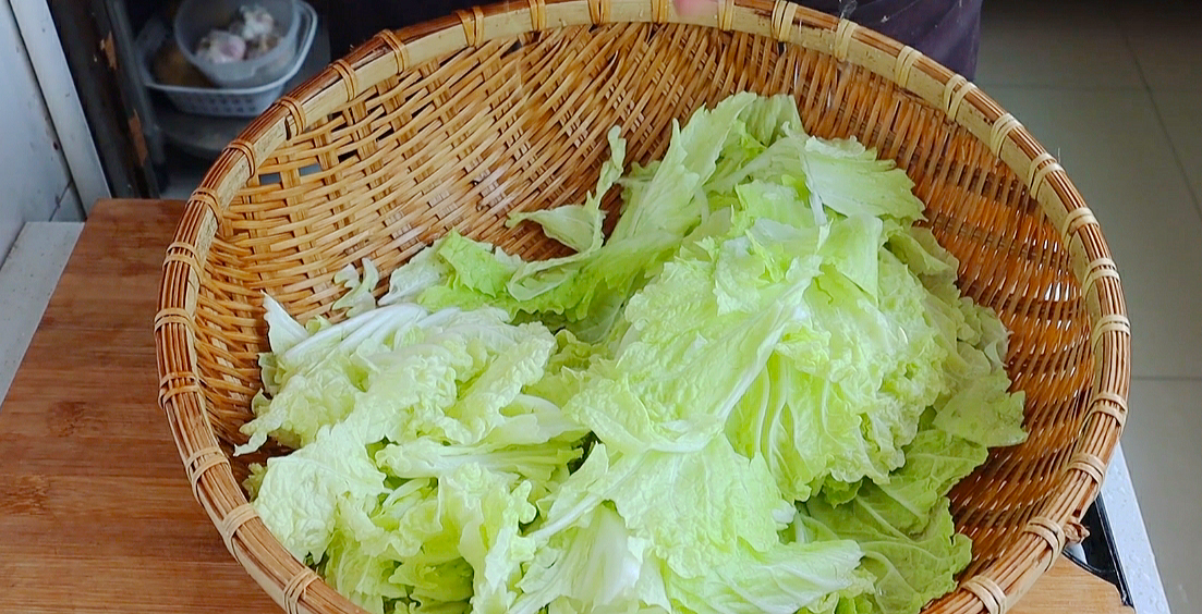 白菜炖豆腐怎样做才好吃？原来做法有诀窍，一次炖一锅，太解馋了