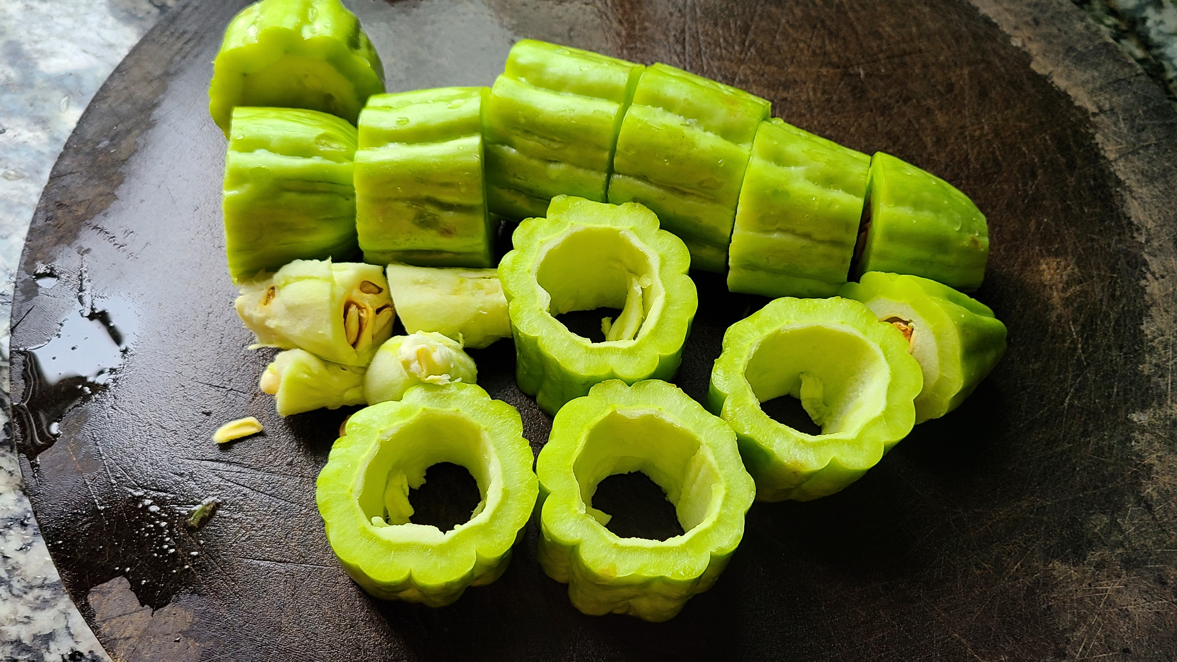 天氣這麼熱，教你一道廣東常見的釀苦瓜，香濃美味，好吃簡單