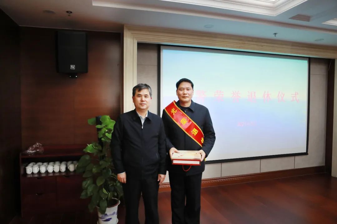 光荣从警路 峥嵘岁月情|南京海事法院举行干警荣誉退休仪式及座谈会