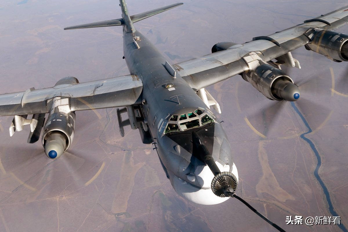 苏联空军的驾驶舱和投弹舱，难以熟练掌握的控