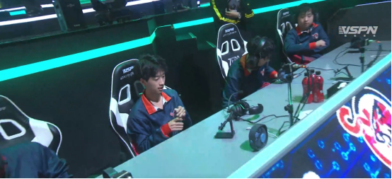 Peaceful elite PEL: WBG alone wolf final encircles an army suddenly appearing from nowhere, SMG sits Weng Zhili receiving fishing