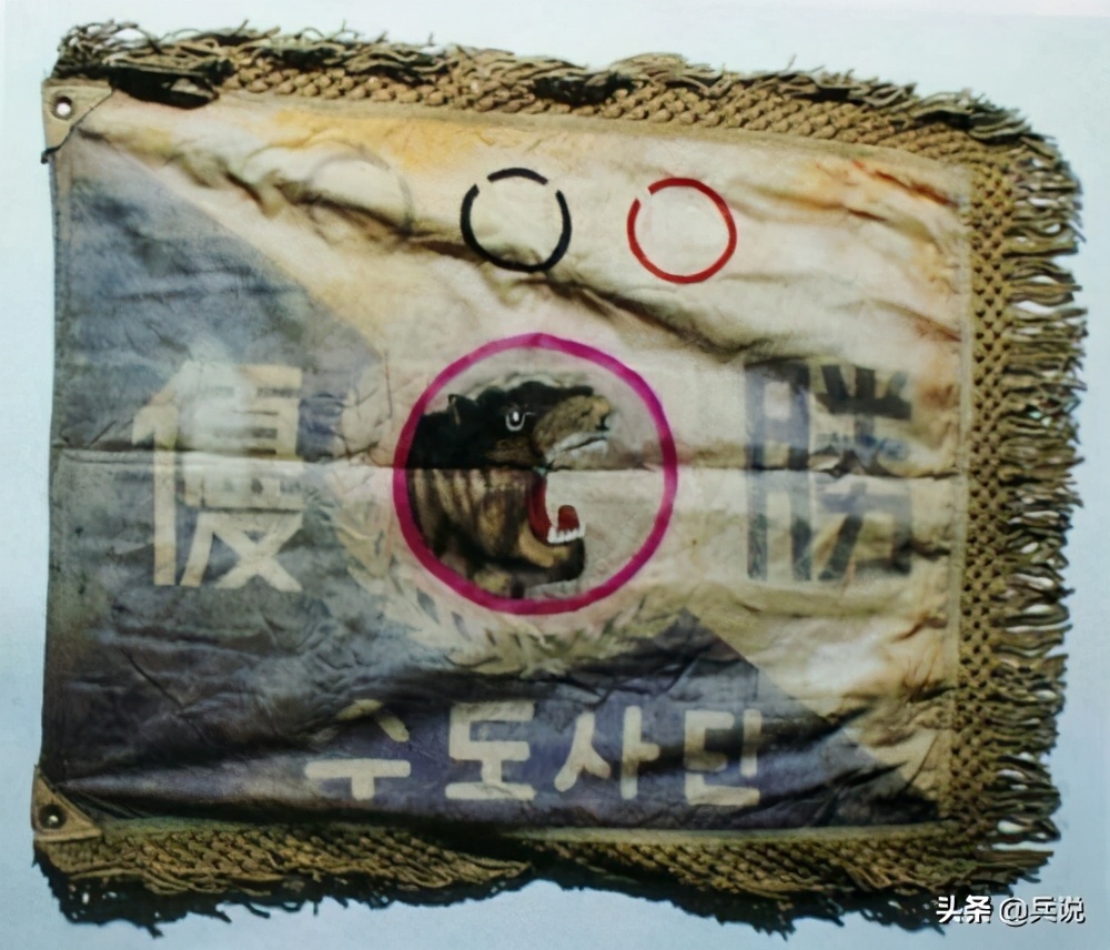 奇袭白虎团，志愿军乔装韩军，路上很蹊跷：队尾居然多出一人