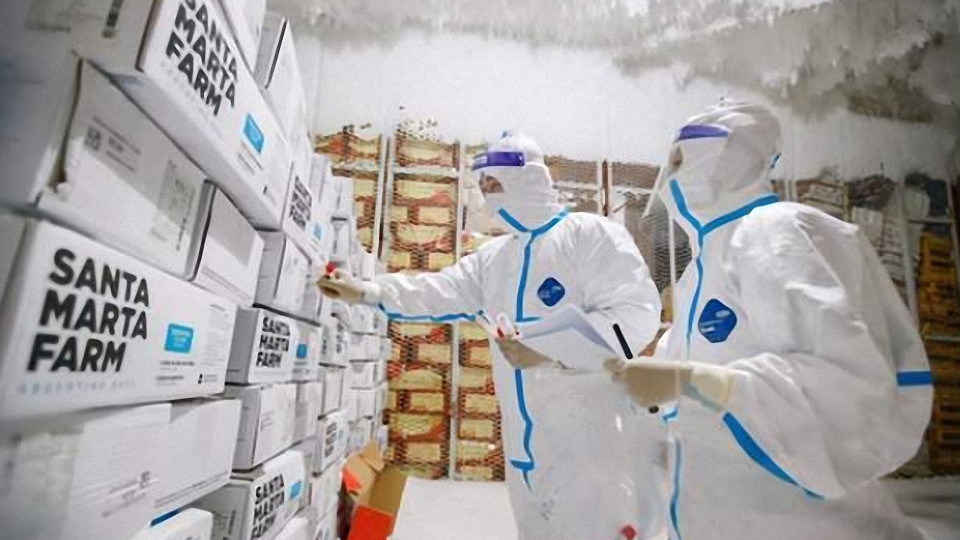 英國控制不住疫情，約翰遜卻要怪中醫，外交部發言人趙立堅：呵呵