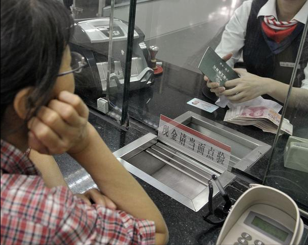 现在的100万，10年后值多少钱？100万存银行，10年后本息是多少？