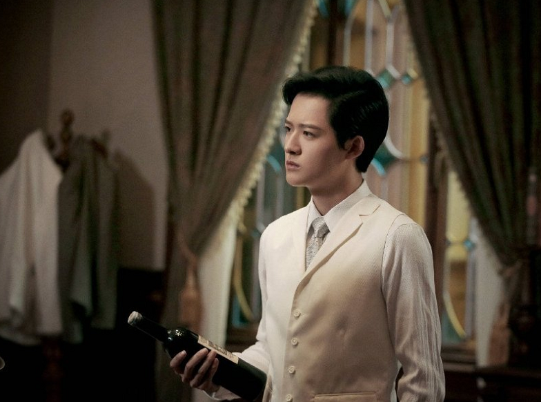 任嘉伦《秋蝉》出镜少，沦为捧新人的工具？配