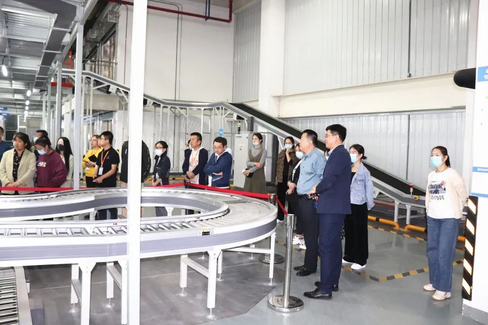 西安国际港务区“质量开放日”丨走进派昂医药、佳帮手，探索高质量发展之匙~