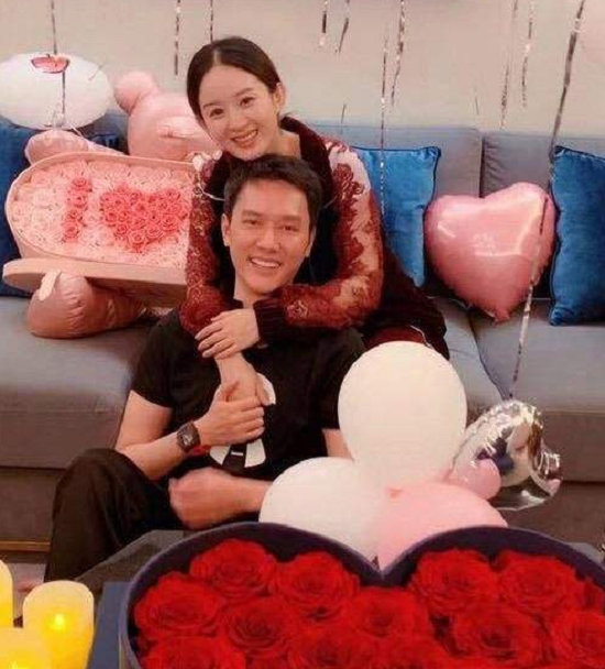 赵丽颖和冯绍峰真实感情：看看赵丽颖下车的时