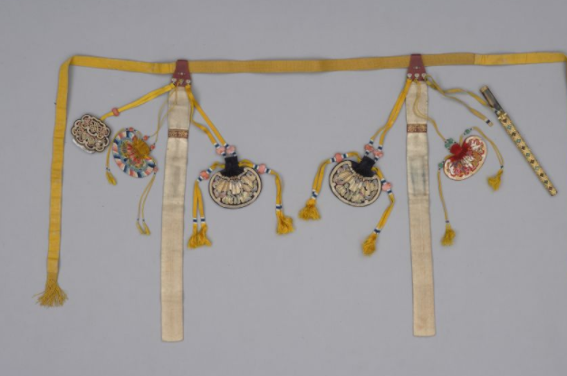 清朝灭亡后，一位皇室奉命守护3件宝物，连溥仪