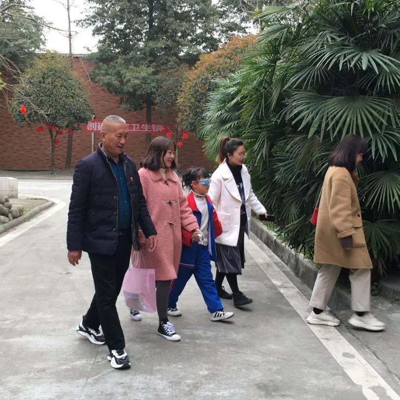 春日融融家访日 真情传递暖人心——双流区金桥小学入户家访活动