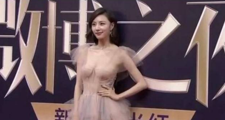 铁打的王思聪流水的网红，喂完女友吃饭就去买房，这次玩真的？