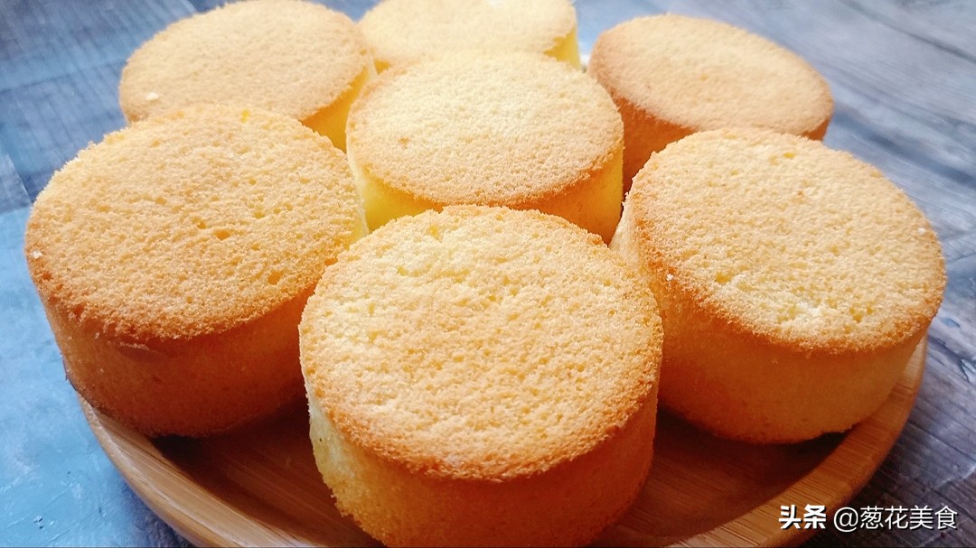 4個雞蛋1碗麵粉，教你自己在家做老式雞蛋糕，還是小時候的味道
