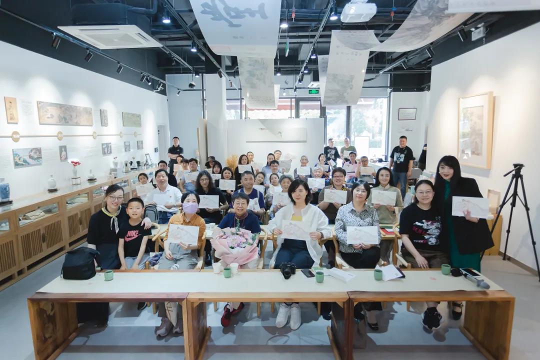 感恩母亲，礼赞母爱！杨春华绘画艺术展在苏温情开幕