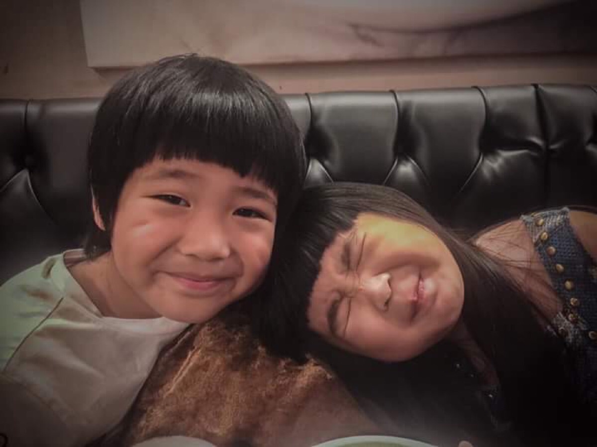 曹格为11岁女儿庆生，Grace姐姐眼神灵动，又瘦又美颜值逆袭