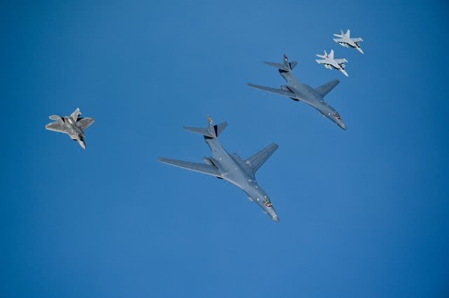 B1轰炸机首次闯入俄方内海，S400导弹全程哑火，