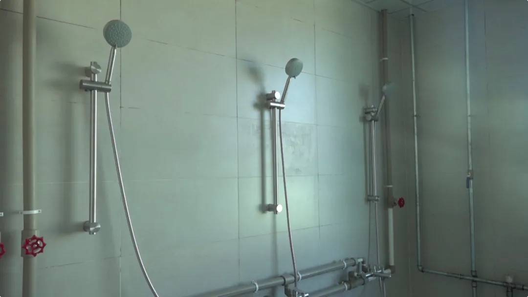 ӡ���߾�����Ӫ�ػ����ع⣬�������ž��ĶԱ����¡�