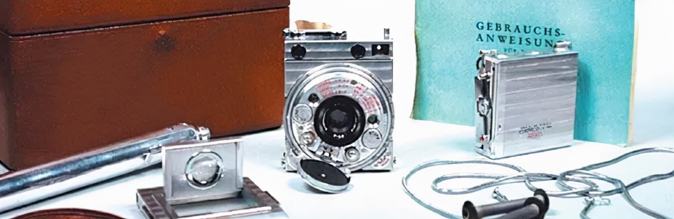 Jaeger-LeCoultre Compass Camera: A spy with eighteen martial arts, and ...
