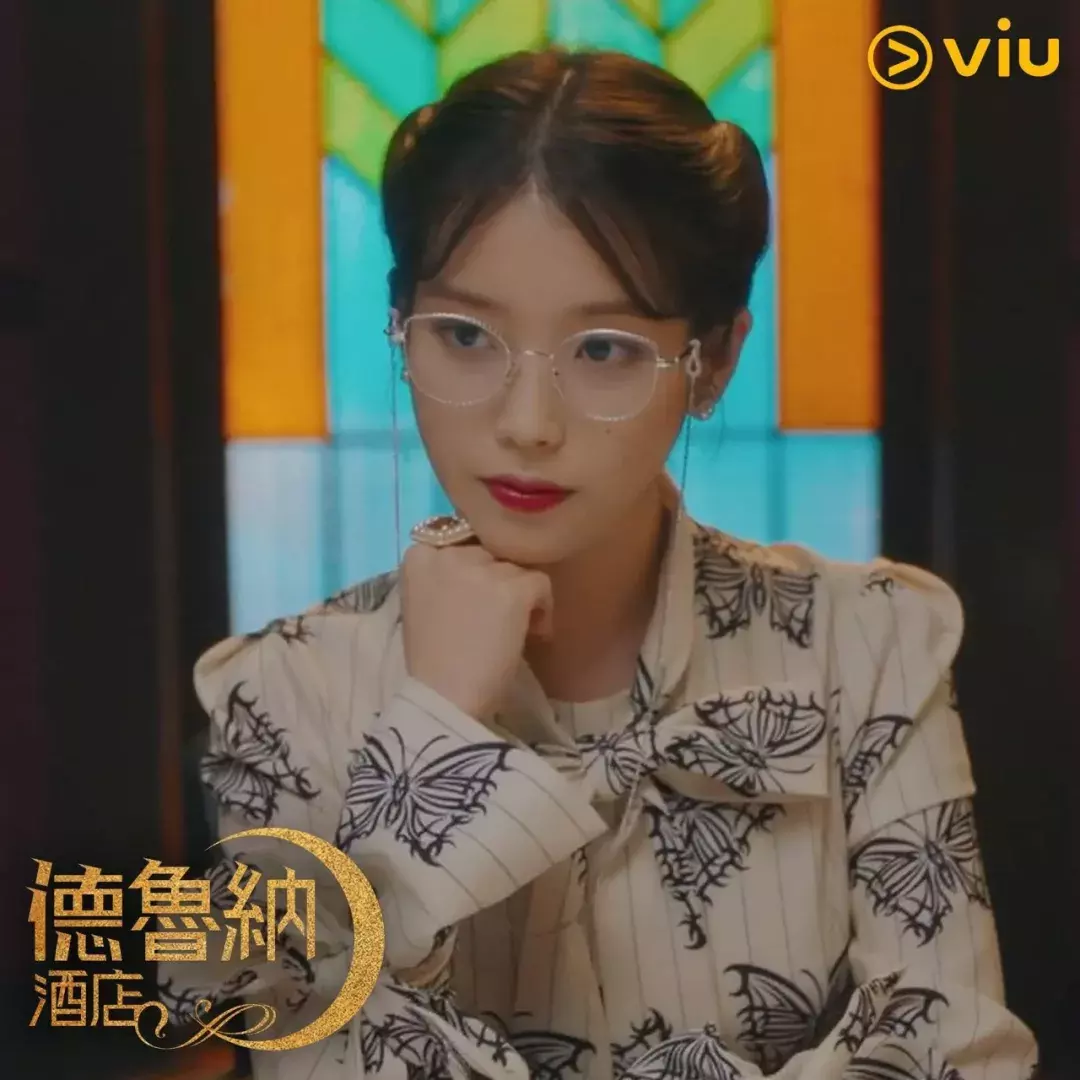 追剧学穿搭,国民初恋IU上演真人版“奇迹暖暖”