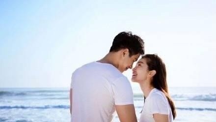 李冰冰深夜带父母聚餐，48岁仍然是单身状态，曾多次遭到家人催婚