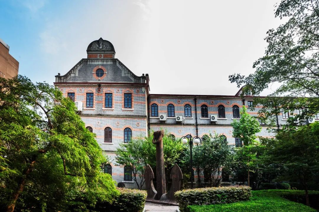 这些大学太美了！网友哭着想重回高考，你最喜欢哪一个？