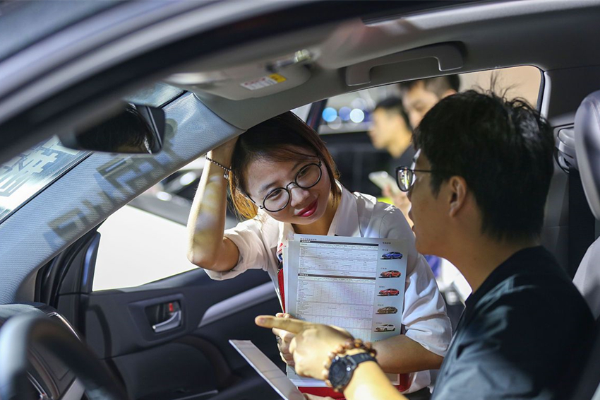 買車到底能不能選白色車？白色車的優(yōu)缺點解讀，弄懂后買車不愁人