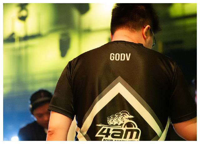 LGD老选手上节目说：韦神出走，其中真相他却从