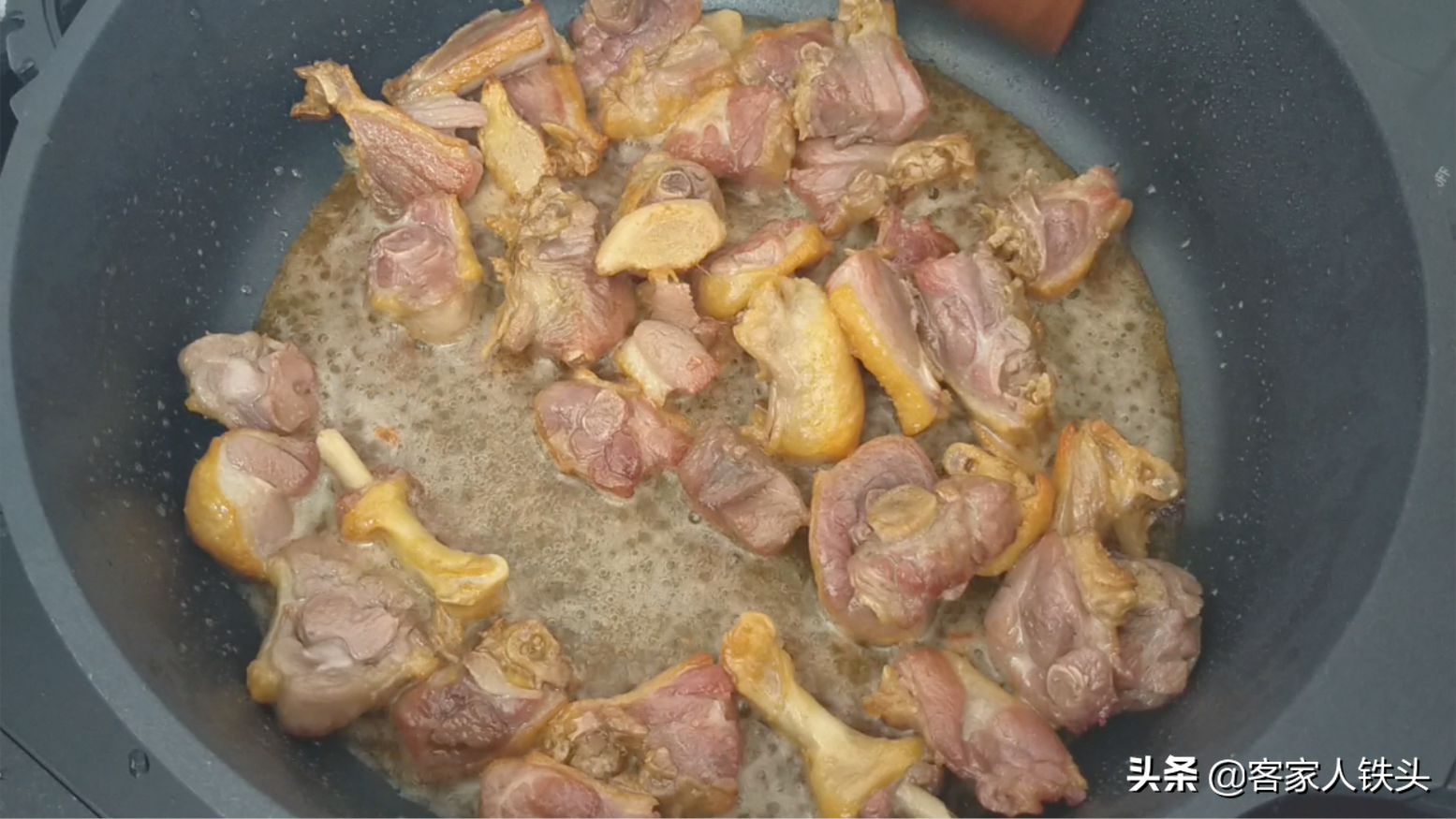 5个香芋做一锅，咸香松软实在好吃，做法配料都简单，味道很独特