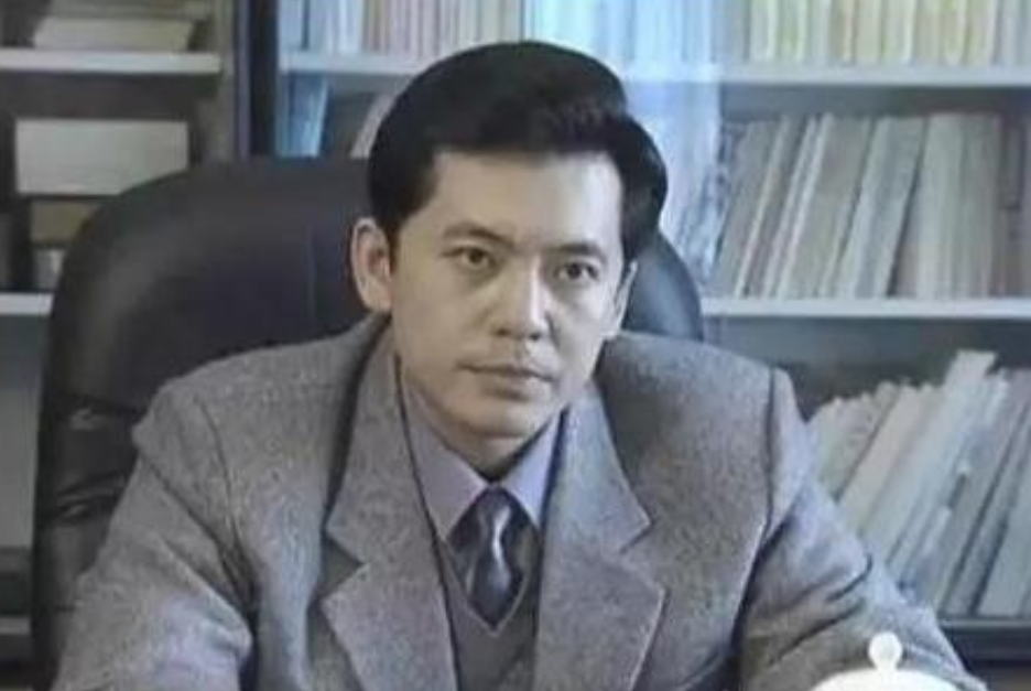 “赵政委”何政军：娶初恋，妻子为他退出娱乐圈，结婚29年无绯闻