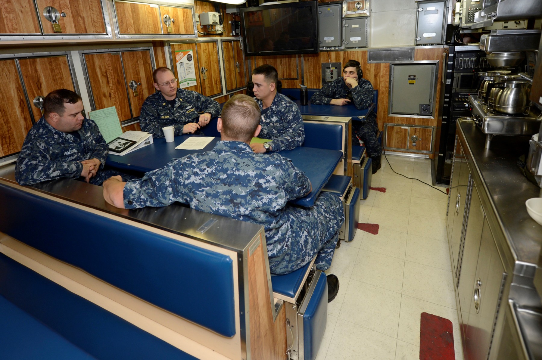The U.S. Navy demonstrates the internal structure of the 