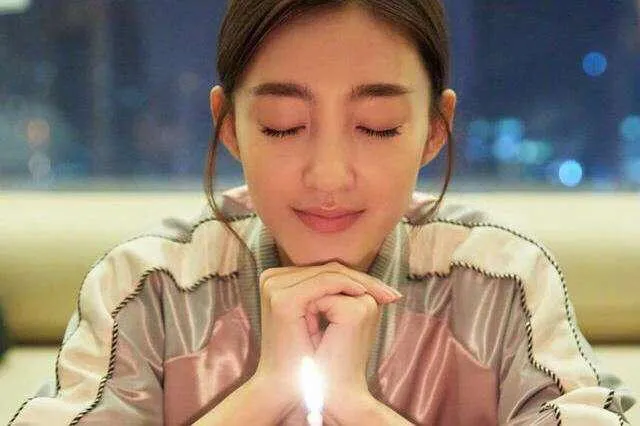 王丽坤“素颜女神”体重只有88斤，坦言：瘦身