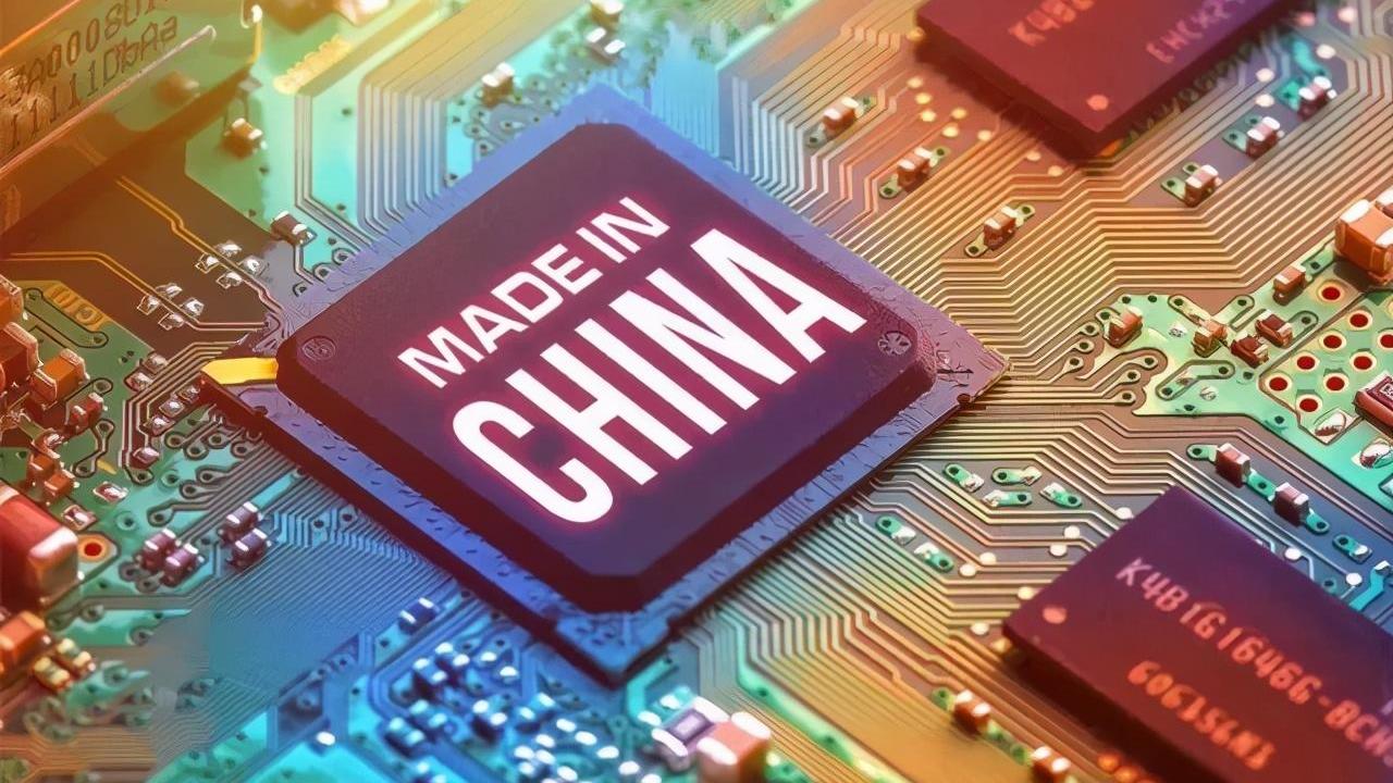 美国“服软了”？中美宣布半导体合作，英媒却说出了美国真实目的