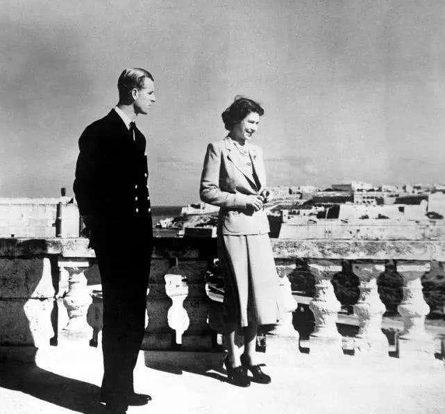 菲利普一生情妇无数，女王母亲妹妹去世，仍跟