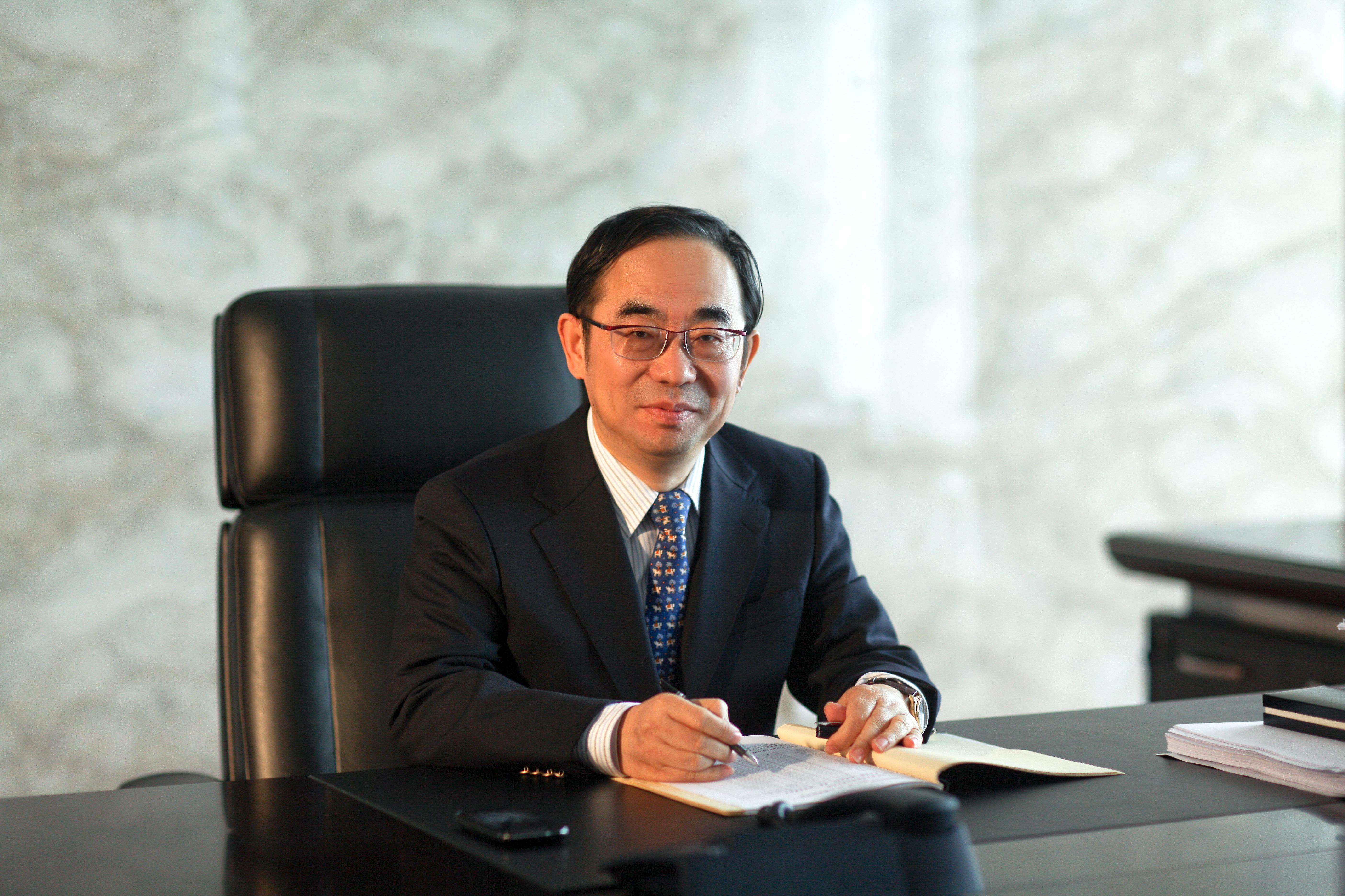 Another hundred billionaire was born: he is the mysterious boss behind