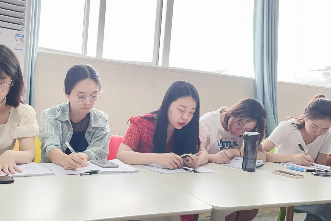 成都市双流区双华小学「教师成长」撇开喧嚣，静享阅读自由