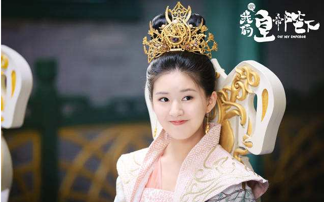 因《传闻中的陈芊芊》走红，同样是圆脸古装女