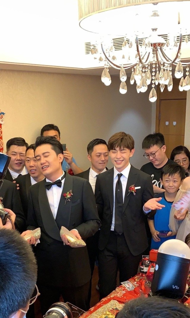 大事|今日石家庄大事！邓伦回老家再当伴郎接亲被拍 “伴郎专业户”可以盖章了