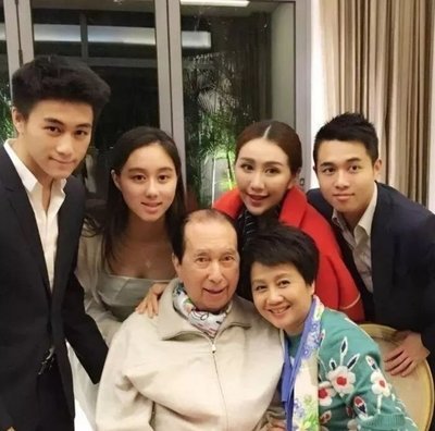 拒绝做赌王五太，拿何鸿燊上亿家产转身嫁人，