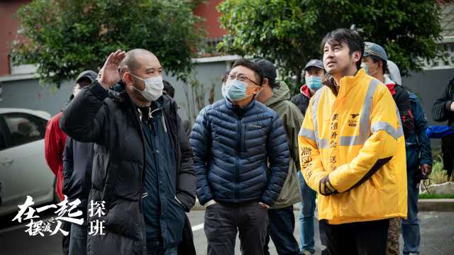 探班抗疫剧《在一起》，雷佳音演外卖小哥，杨