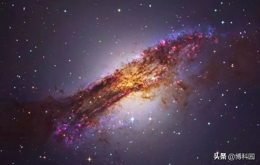 中国天文学家揭示：6500万光年外的透镜星系，竟有两个星系核