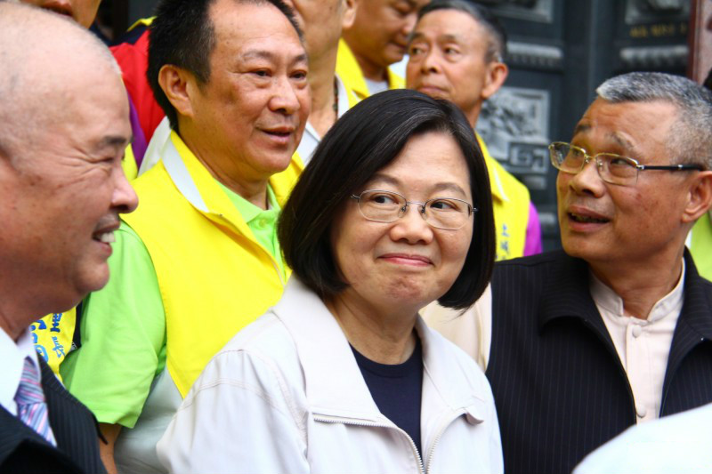 ����������̨��������ȴͻȻĬ�����������ǿ�����ʲô�ˣ�