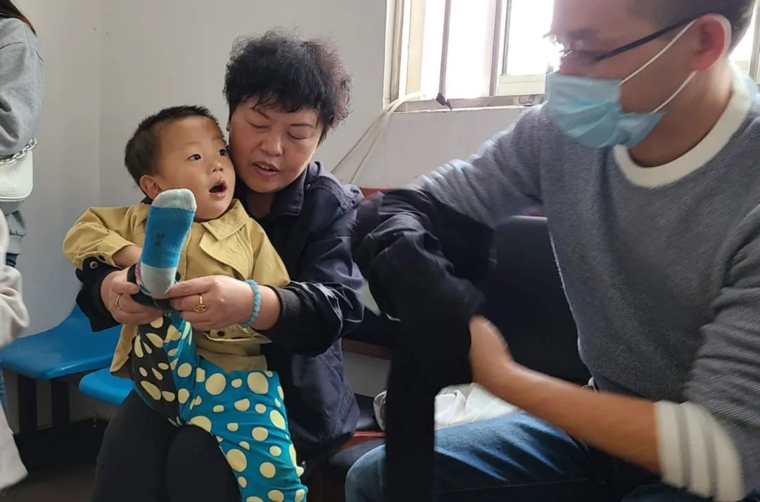 安顺：四岁小孩被救助前惊吓过度，急需社会帮助