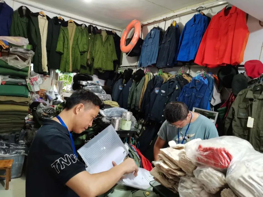 泸州：有商家涉嫌售卖军服被采取行政强制措施