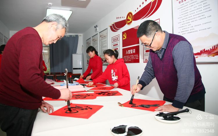 庆祝“建党100周年”，书画名家走进临沂河东区馨苑社区送春联